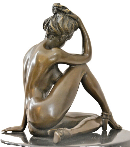Statua bronzo donna seduta - in,