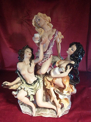 Gruppo figure scultura - di,